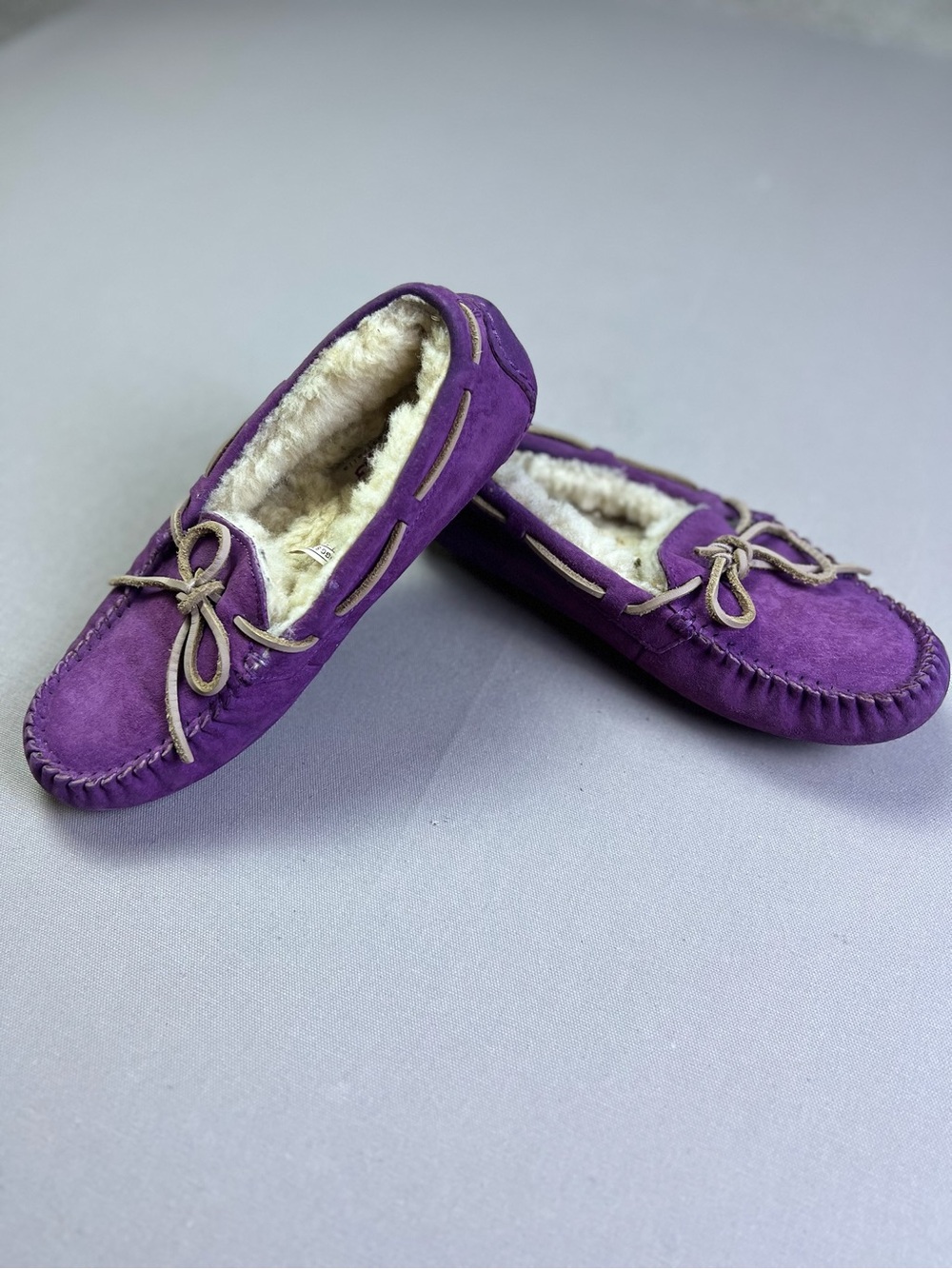 UGG Dakota Womens Purple Suede Shearling Lined Moccasin Slippers US 7 - Picture 4 of 6